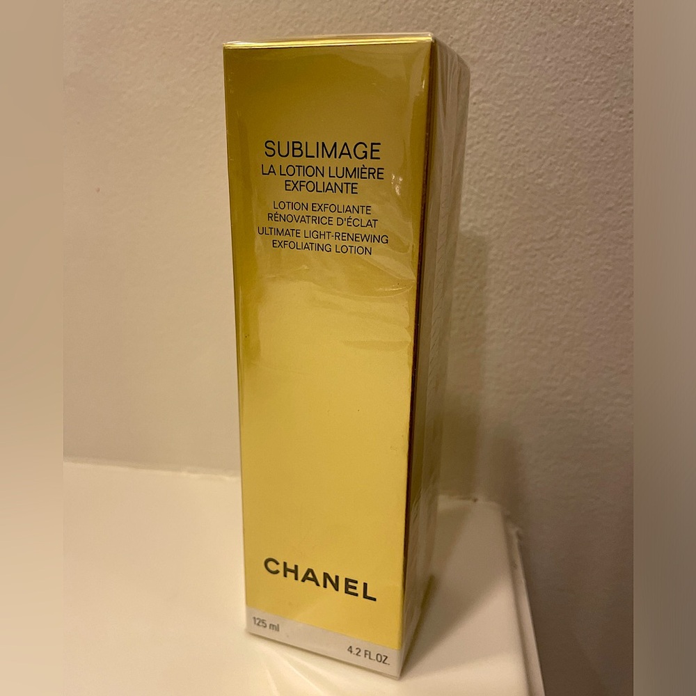 CHANEL SUBLIMAGE LA LOTION LUMIÈRE EXFOLIANTE. Light-Renewing Exfoliating Lotion